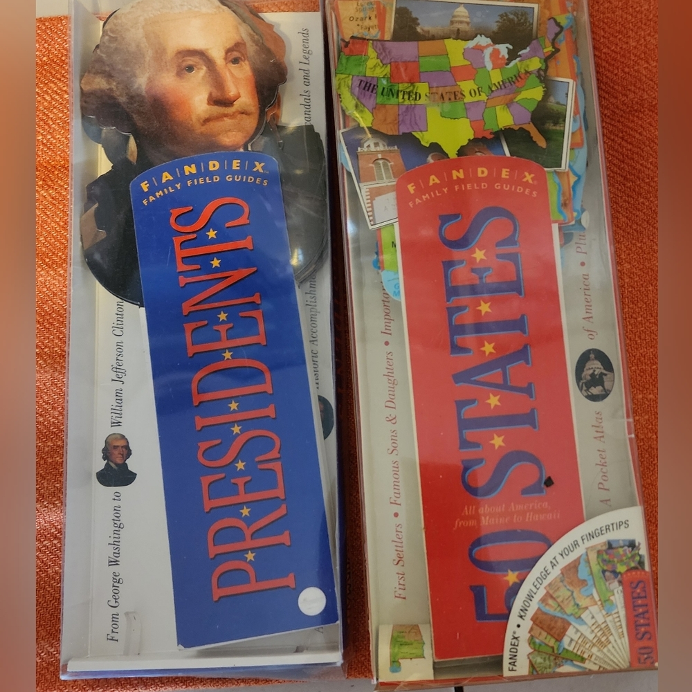 LOT of 2 FANDEX FAMILY FIELD GUIDES - PRESIDENTS And 50 STATES BENIFITS CHARITY